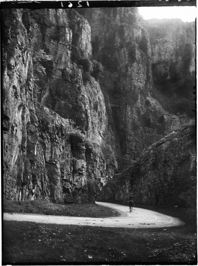 Garganta de Cheddar, Cliff Road, Cheddar, Sedgemoor, Somerset, 22/05/1907 (foto en blanco y negro) de Katherine Jean Macfee