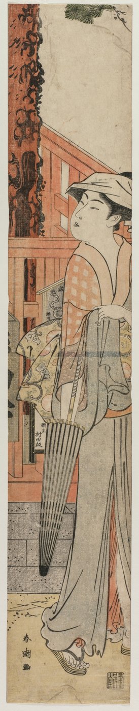 Joven mujer de pie junto a un pino dentro del recinto de un templo de Katsukawa Shuncho