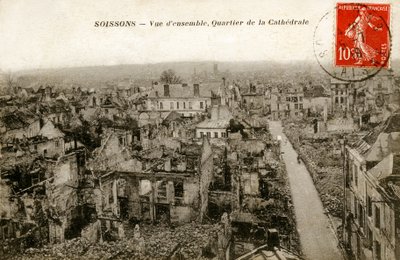 Vista general del distrito de la catedral en ruinas, Soissons de Alec Hunter