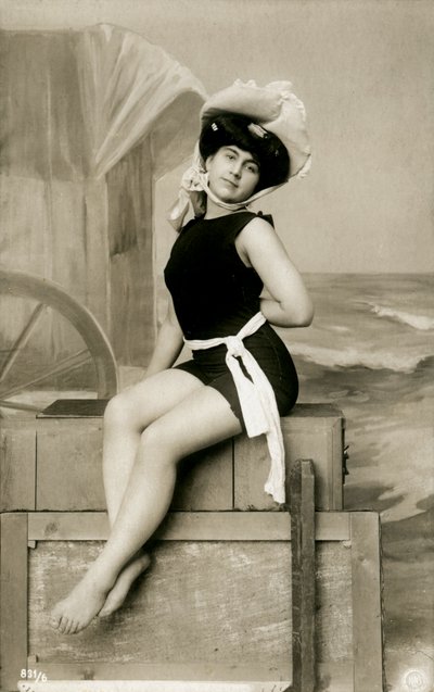 Mujer en traje de baño, c. principios de 1900 (postal) de Alec Hunter