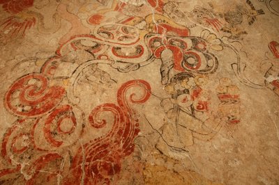 Cueva boca del inframundo, entrada a la Montaña de las Flores, Maya; Murales Mayas; San Bar..., 2002 (foto) de Kenneth Garrett