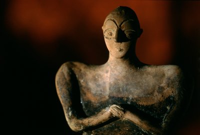 Figurilla humana de cerámica; Museo Nacional de Turkmenistán, Ashgabat,artefacto.Oxus Ci..., 2004 (foto) de Kenneth Garrett