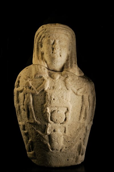 Cleopatra; La búsqueda de la última reina de Egipto; Catálogo de la exposición; página 167, Cleopat..., 2011 (foto) de Kenneth Garrett