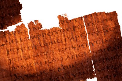 Detalle de una página del Evangelio de Judas; el texto de la página es Jesús a Judas "Superarás..., 2006 (foto) de Kenneth Garrett