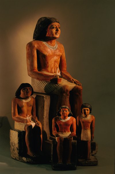 Cuatro estatuas de piedra caliza pintada del artesano Inty-Shedu, Reino Antiguo, 2002 (foto) de Kenneth Garrett