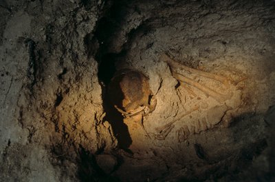 Restos humanos, Centro Homul, Holmul, Guatemala, Maya, Francisco Estradabelli, 2008 (foto) de Kenneth Garrett