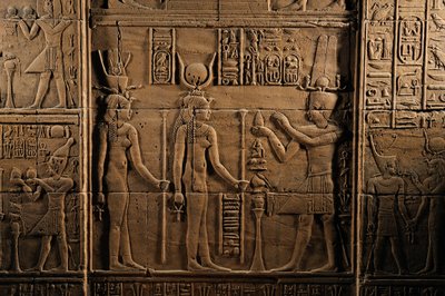 Últimos Faraones MM7836, Egipto, Templo de Philae, Asuán, Ptolemaico, Templo de Isis, Ptolomeo I..., 2011 (foto) de Kenneth Garrett