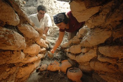 Maya; Murales mayas; San Bartolo; Guatemala; Dr Bill Saturno, 2002 (foto) de Kenneth Garrett