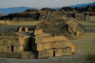Olmec; Monte Alban; Oaxaca; Mexico, Danzante; Zapotec de Kenneth Garrett