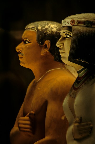 Estatuas de piedra caliza pintadas de Rahotep y Nofret, 2002 (foto) de Kenneth Garrett