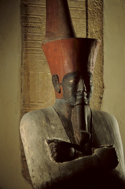 Estatua de arenisca pintada del faraón Nebhepetre Mentuhotep II con corona roja de..., 2002 (foto) de Kenneth Garrett