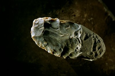 Peopling the Americas, Stone Axe, yacimiento de Gault, Texas, América, 2000 (foto) de Kenneth Garrett