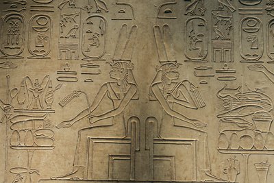 Relieve de Abidos, diosa Mut, artefacto; Egipto, 2005 (foto) de Kenneth Garrett