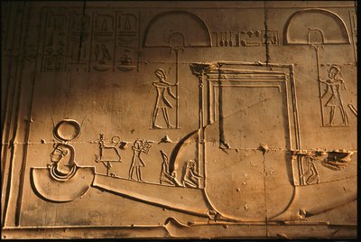 Relieve de corteza del templo de Seti I, Abidos, Egipto, 2005 (foto) de Kenneth Garrett
