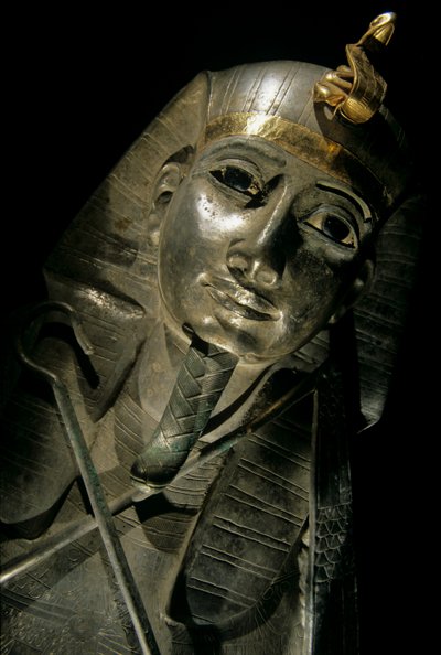 Sarcófago de plata y oro de Psusennes I, Tercer Periodo Intermedio, 2002 (foto) de Kenneth Garrett