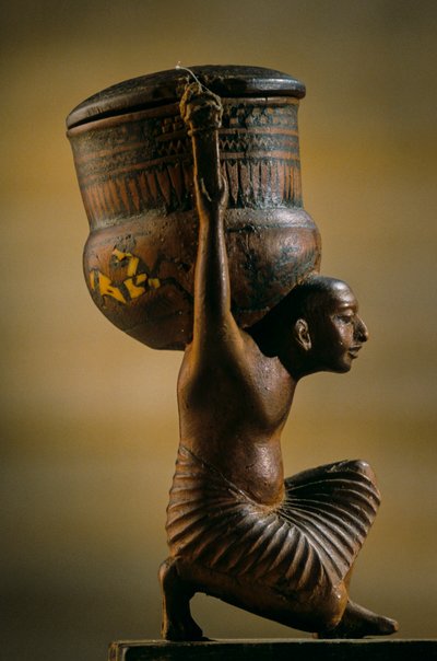 Vasija de ungüento; tumba de Haity; reinado de Amenhotep IV; Akenatón; Amarna, 2009 (foto) de Kenneth Garrett