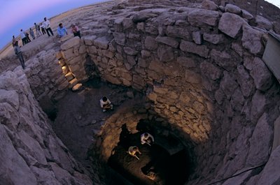 Urkesh, Imperio Hurrita, Siria, 2400 a.C., Giorgio Buccellati, Abi, acceso al inframundo, 2004 (foto) de Kenneth Garrett