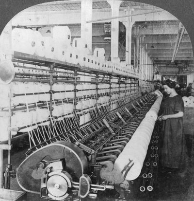 Marco de doblado en una gran fábrica de lana, Lawrence, Massachusetts, EE. UU., principios del siglo XX de Keystone View Company