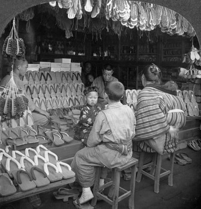 Tienda de zapatos japonesa, principios del siglo XX de Keystone View Company