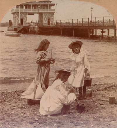 Jugando en la Playa c. 1900 de Keystone View Company
