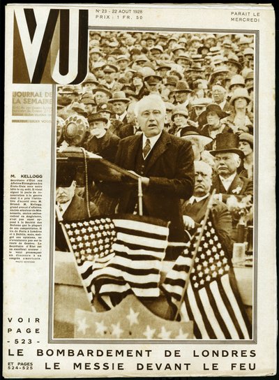 Retrato de Frank Billings Kellogg (1856-1937), político estadounidense, senador de Minnesota y Secretario de Estado de 1925 a 1929, y Premio Nobel de la Paz en 1929, durante un discurso en un congreso estadounidense. Fotografía de Keystone, para la portada de Keystone View Company