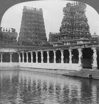 Lago Sagrado de Lirios de Oro y Pagodas - Gran Templo a Siva, Madura, sur de India, 1901 de Keystone View Company
