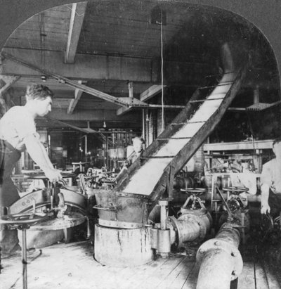 Pulpa y jugo de remolacha azucarera fluyendo de tanque a tanque, Montreal, Canadá, principios del siglo XX de Keystone View Company