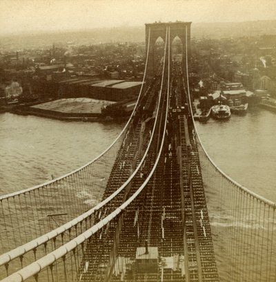 Brooklyn desde una de las torres del Puente Colgante, Nueva York, EE.UU. de Kilburn Brothers