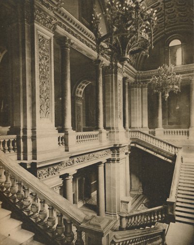 Balaustradas de mármol de la escalera en el Ministerio de Asuntos Exteriores, c. 1935 de King