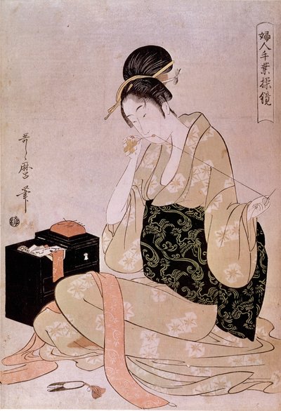 Costura, serie de trabajos manuales femeninos: una costurera cortando hilo con los dientes de Kitagawa Utamaro