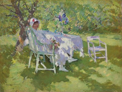 Una dama de blanco sentada en un jardín de Konstantin Alekseevich Korovin