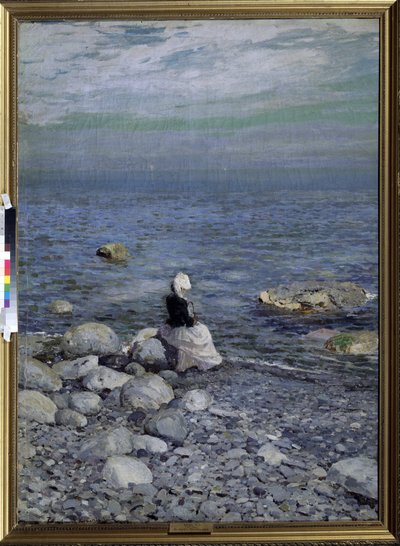 En la orilla del Mar Negro (At the Black Sea Shore). Una mujer solitaria y elegante, sentada en las rocas de la playa, mira el horizonte sobre el mar. Pintura de Konstantin Alexeyevich Korovin (Constantin Korovin) (1861-1939), óleo sobre lienzo, hacia 1890 de Konstantin Alekseevich Korovin