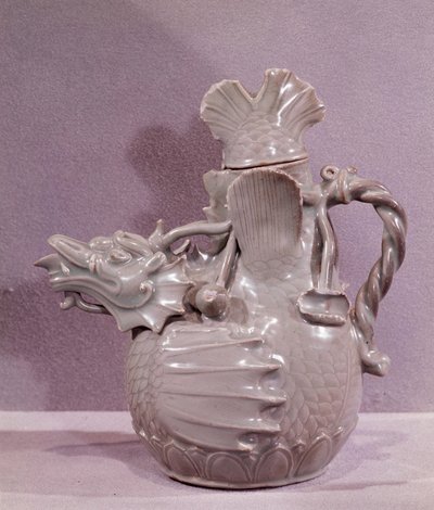 Arte coreano: cerámica aguamarina en forma de dragón acuático. Período Koryo de Korean School