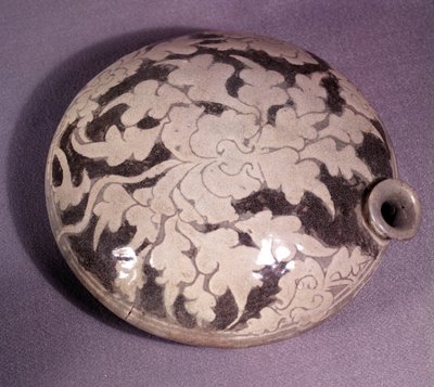 Arte coreano: botella de vino de porcelana (o botella). Periodo Koryo de Korean School