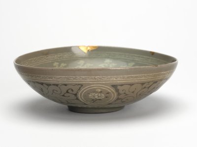 Cuenco con grullas y nubes, c.1150-1200 de Korean School