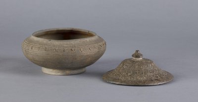 Caja con tapa, dinastía Silla, 55 a.C.-935 de Korean School