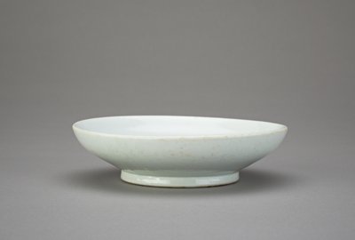 Plato con inscripción de inventario fechada en 1832, 1832 de Korean School