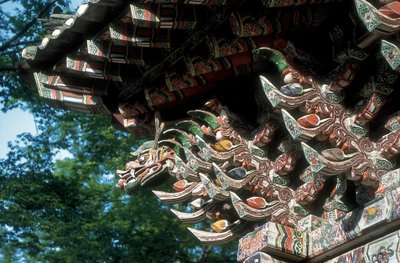 Templo Sŏngwang-sa, Condado de Kosan, Provincia de Kangwon, Corea del Norte, detalle del techo (foto) de Korean School