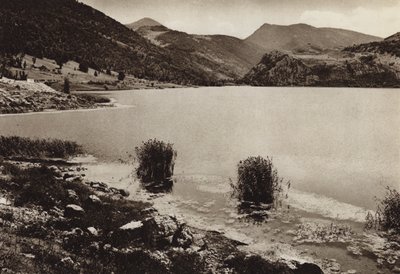 Italia: Lago de Scanno, Abruzos (foto en blanco y negro) de Kurt Hielscher