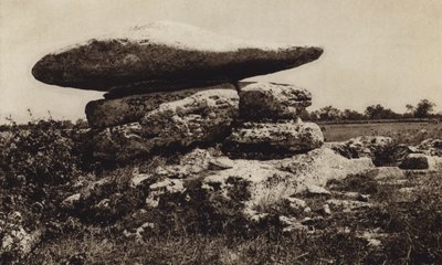 Italia: Minervino di Lecce, Dolmen (foto b/n) de Kurt Hielscher