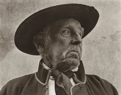 Rumanía: Viscri, El mayor del pueblo (foto b/n) de Kurt Hielscher