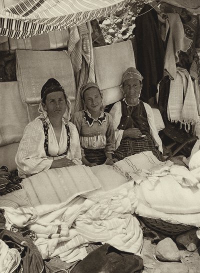 Yugoslavia: Mercado en Prizren (foto en blanco y negro) de Kurt Hielscher