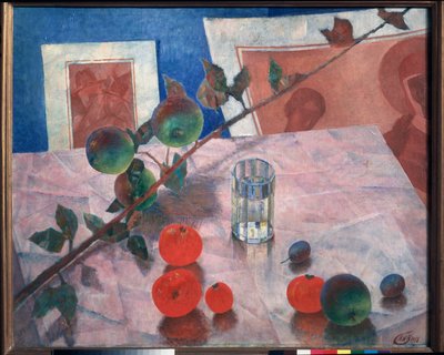 Naturaleza muerta en rosa. (en una esquina de la mesa, frente a los grabados, un vaso de agua, una rama de manzano, ciruelas y tomates). Pintura de Kuzma Sergeyevich Petrov Vodkin (Petrov-Vodkin) (Kouzma Petrov Vodkin) (Petrov-Vodkin) (1878-1939), óleo sob de Kuzma Sergeevich Petrov Vodkin