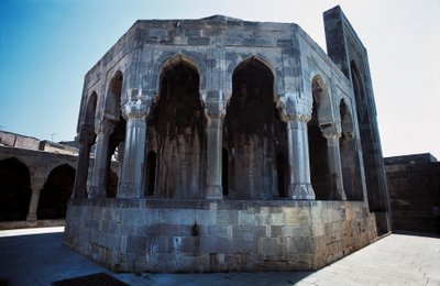 Pabellón Divankhana, Palacio de los Shirvanshahs, Ciudad fortaleza de Bakú (Lista del Patrimonio Mundial de la UNESCO, 2000), Azerbaiyán de Amadeo (after) Modigliani