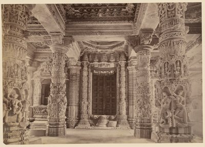 Puerta y pilares superiores del templo de Delwara, Monte Abu de Lala Deen Dayal