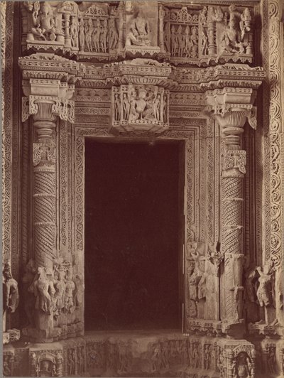 Interior de la puerta del templo Sas Bahu, Gwalior de Lala Deen Dayal