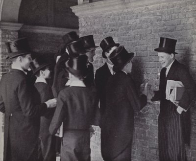 Chicos de Eton, chismes de Laszlo Moholy Nagy