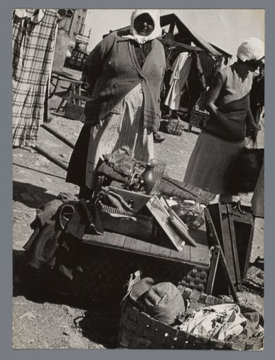 Mercado de pulgas en Turku, Finlandia Marktweiß en Åbo (Turku) Finlandia (título sobre objeto) de Laszlo Moholy Nagy