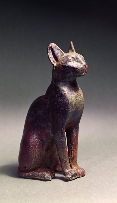 Estatuilla de un gato con pendientes de oro, la representación sagrada de la diosa Bastet, c.664-630 a.C. de Late Period Egyptian