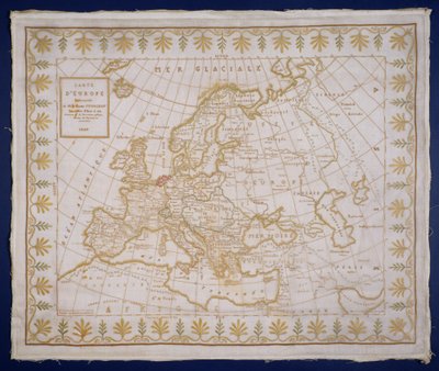 T.143-1938 Muestrario con un mapa de Europa cosido por Fanny Le Gay, regalado a M. le Comte Fourgroy, francés de Le Gay